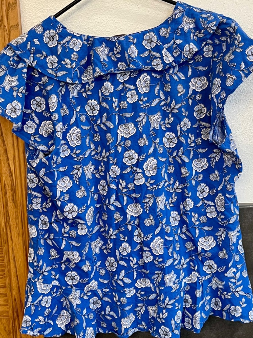 Loft Blue White Floral Ruffle Peplum Blouse Short Sleeve Size Medium - Picture 9 of 9